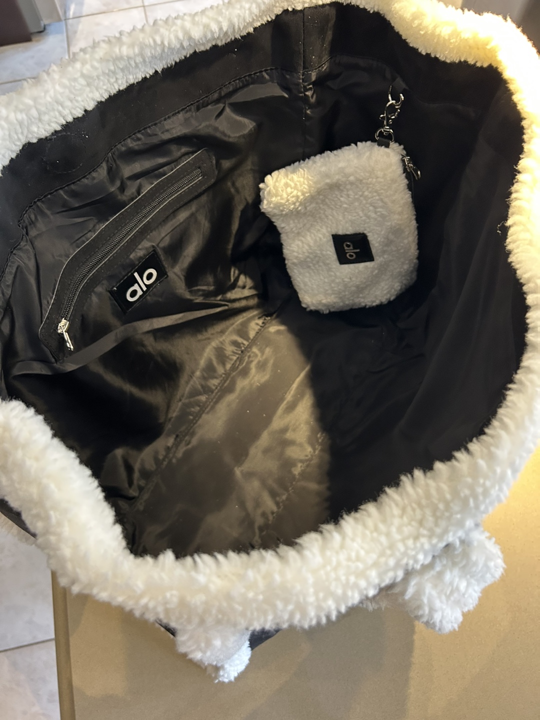 Alo Yoga Black Sherpa Tote Bag - photo 2