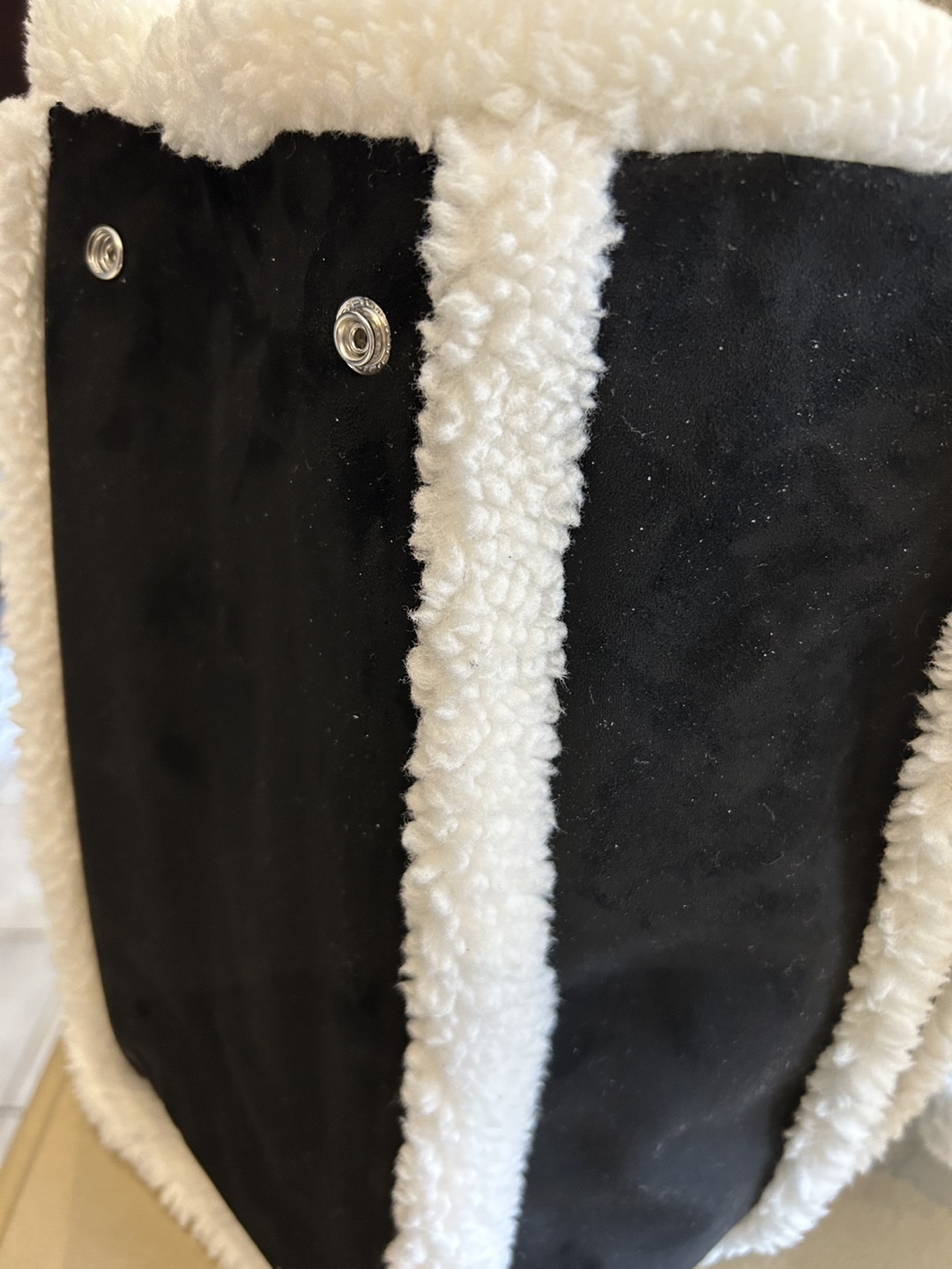 Alo Yoga Black Sherpa Tote Bag - photo 3