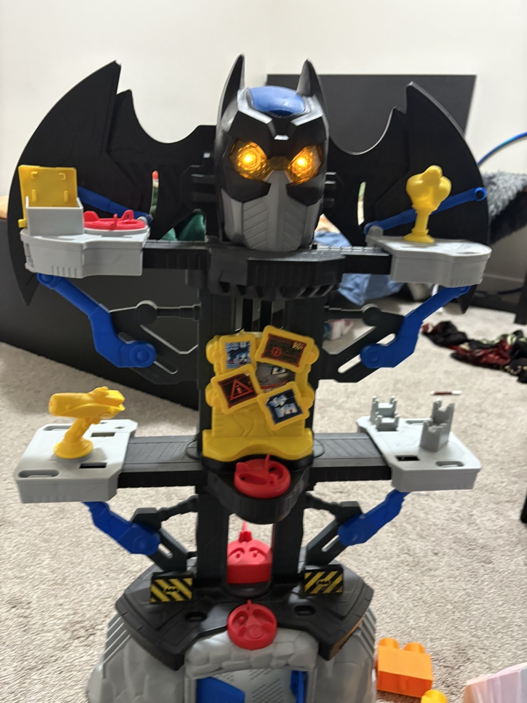 Batman Playset with Light-Up Batman Figure - photo 2