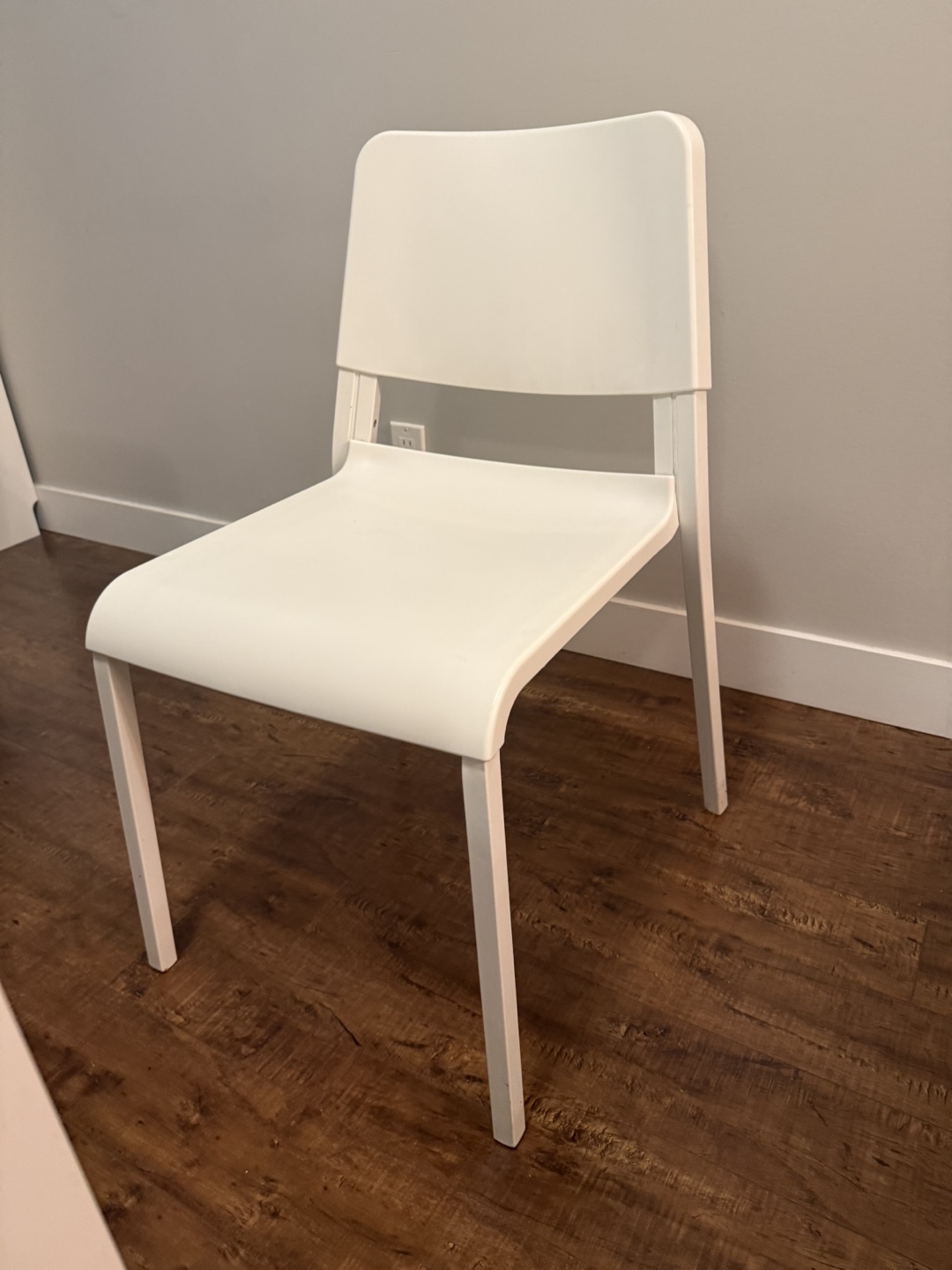 White Dining Table and Four Chairs Set - photo 4