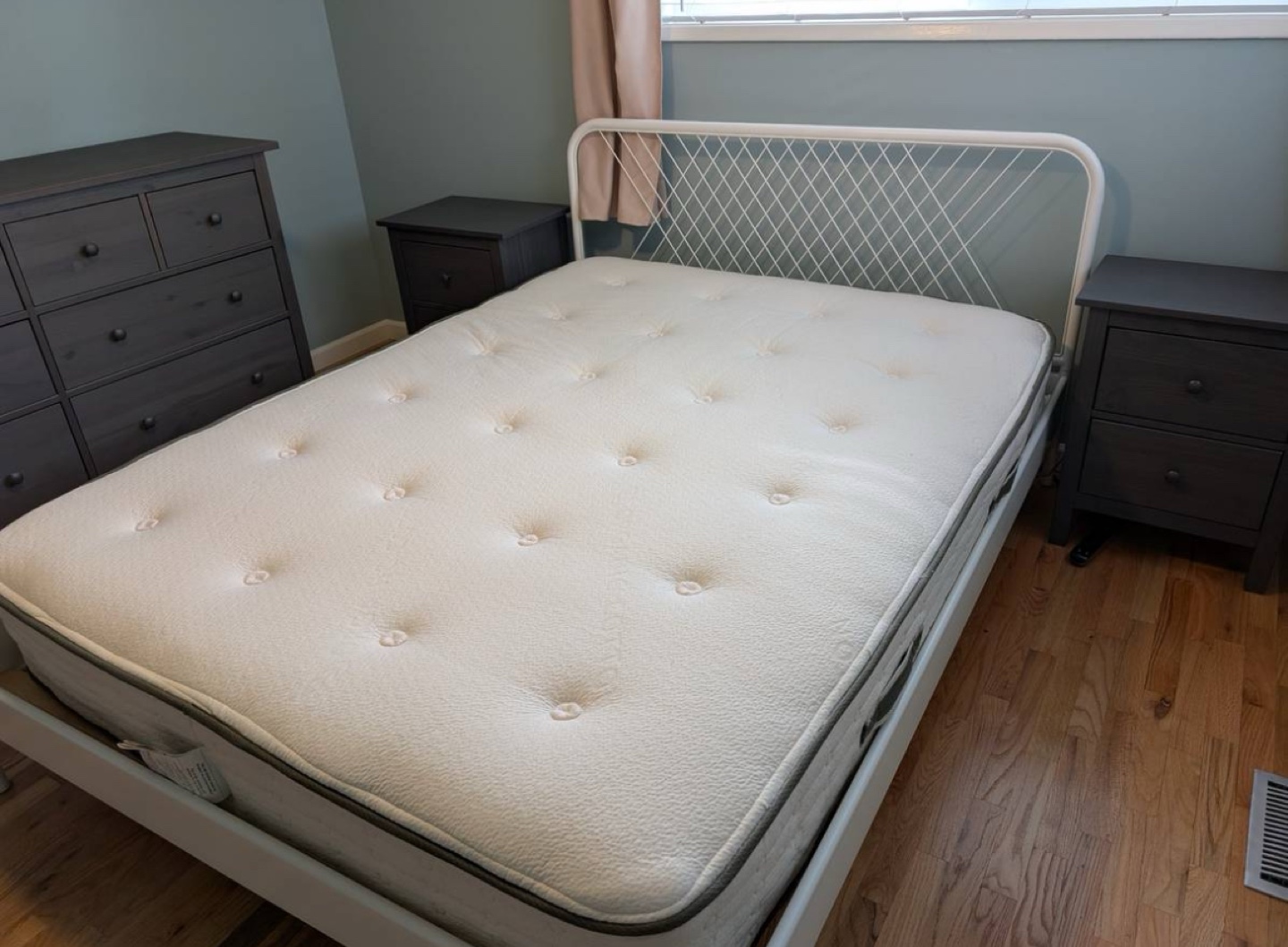 Queen Size Metal Frame Bed Frame - photo 3