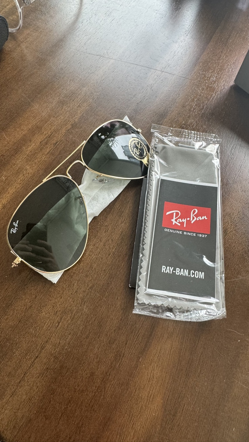 Ray-Ban Aviator Sunglasses with Case and Cleaning Cloth