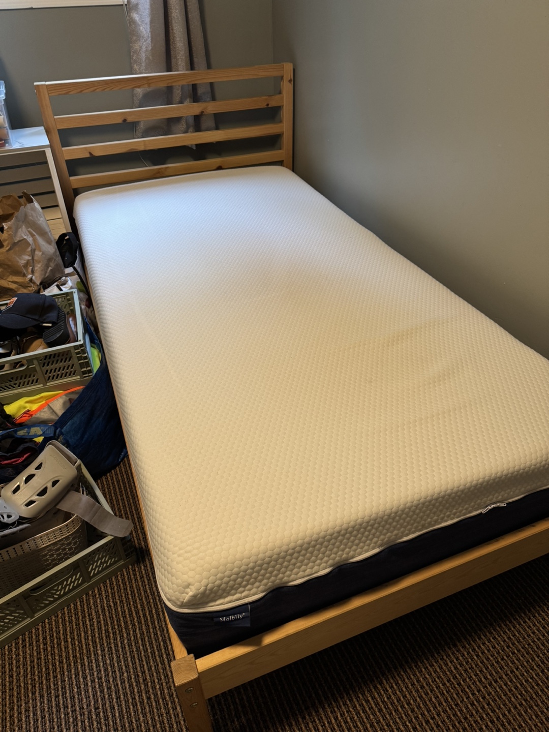 Single bed frame with Molblly mattress