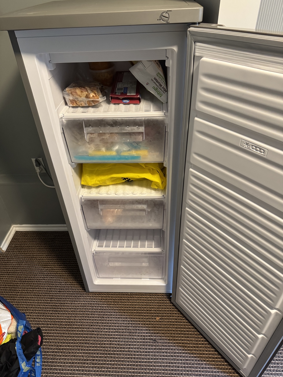 Danby Upright Freezer - Energy Star - photo 3