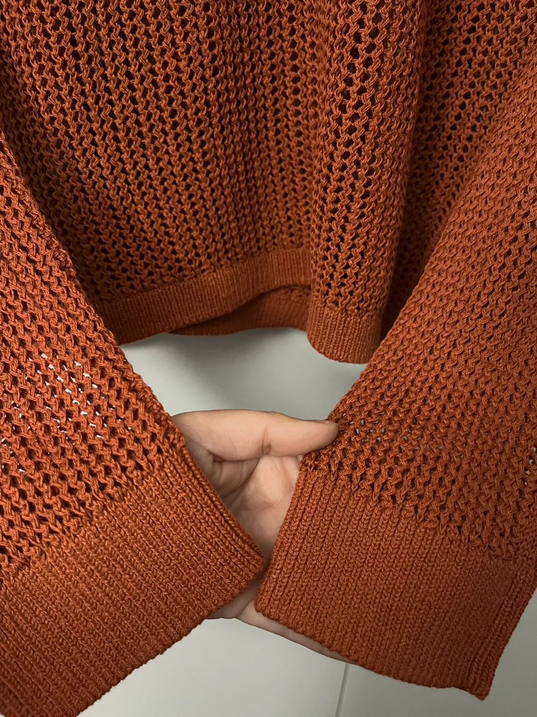 UNIQLO Mesh Long Sleeve Crew Neck Sweater image indicator(4)