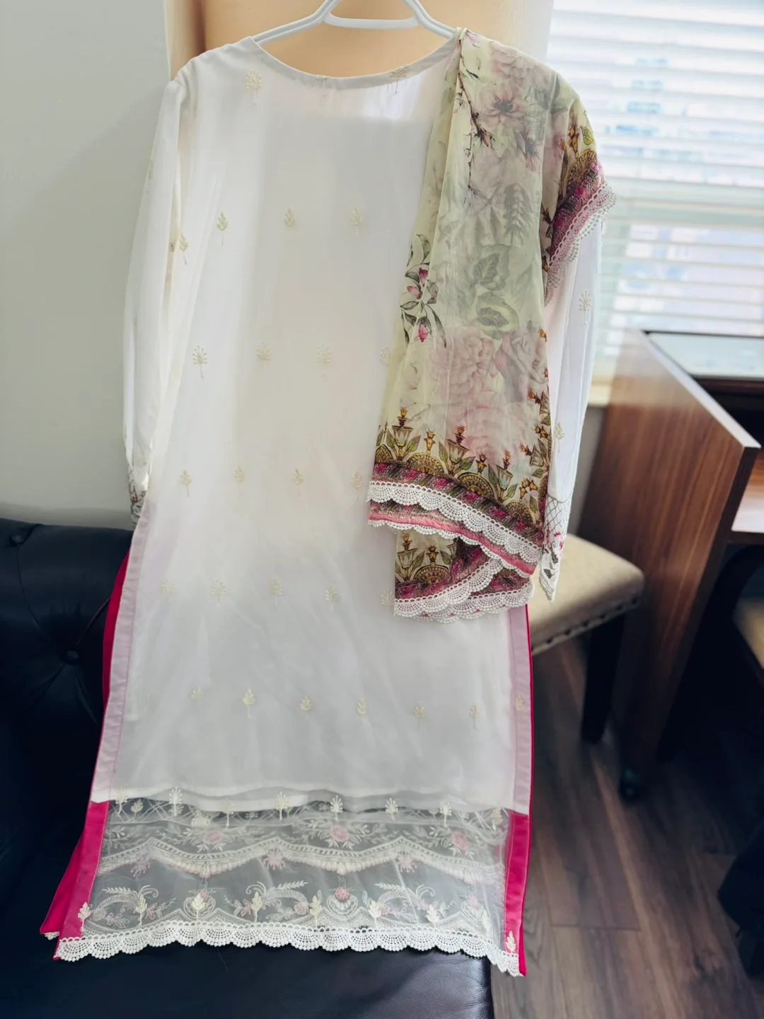 Gorgeous, brand new Pakistan dress with Floral Dupatta image indicator(2)