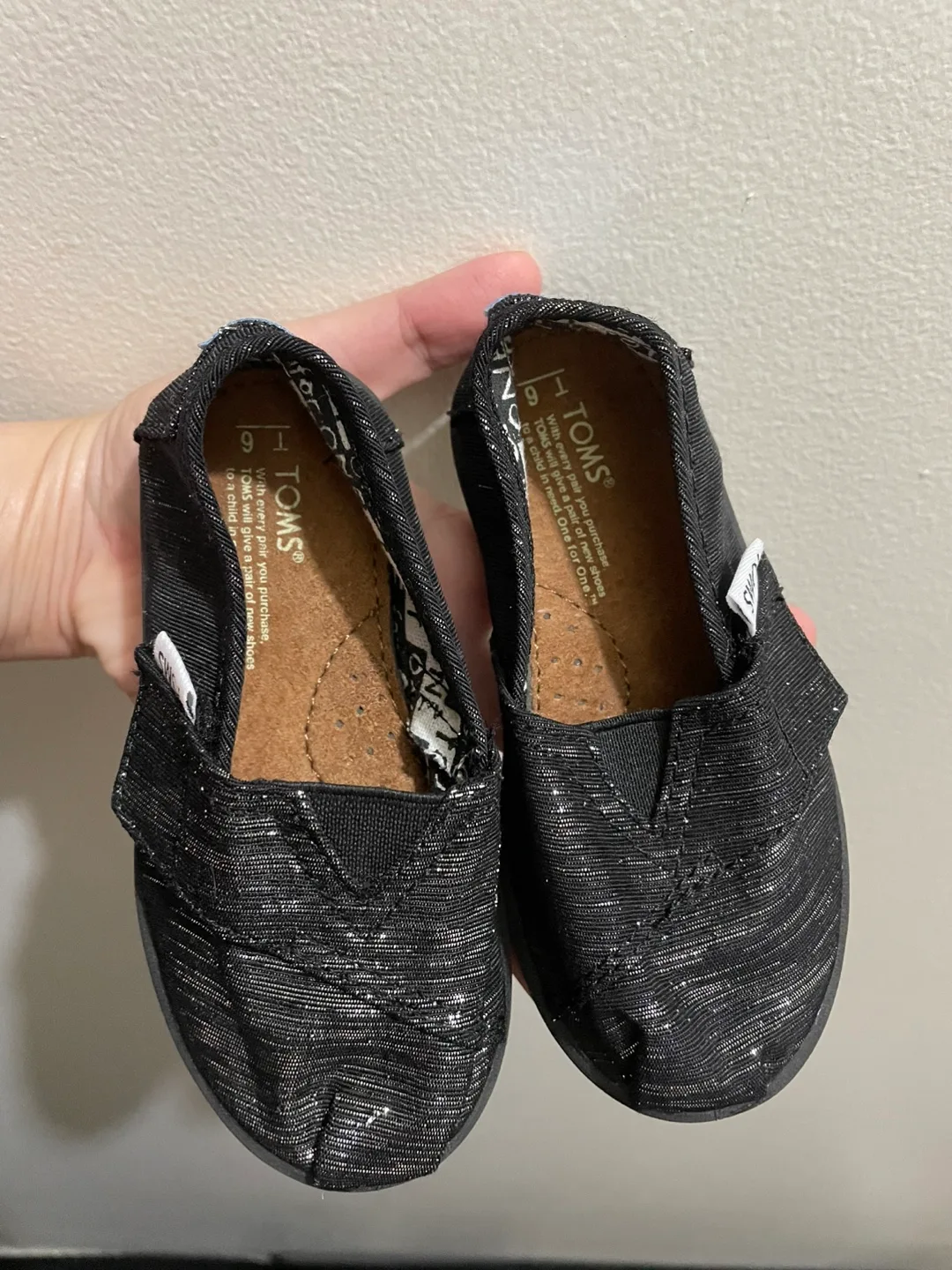 Girls' TOMS Glitter Slip-on Shoes - Size 6 image indicator(3)