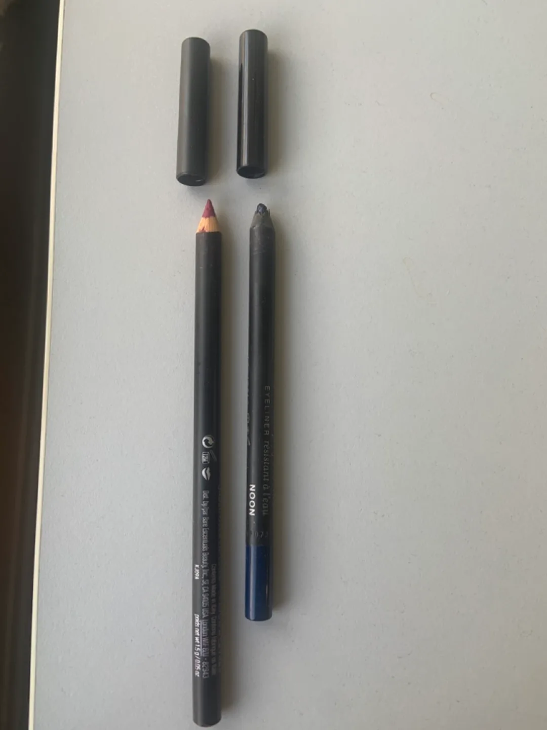 #freecycle A blue Eyeliner and a Lip Liner thumbnail