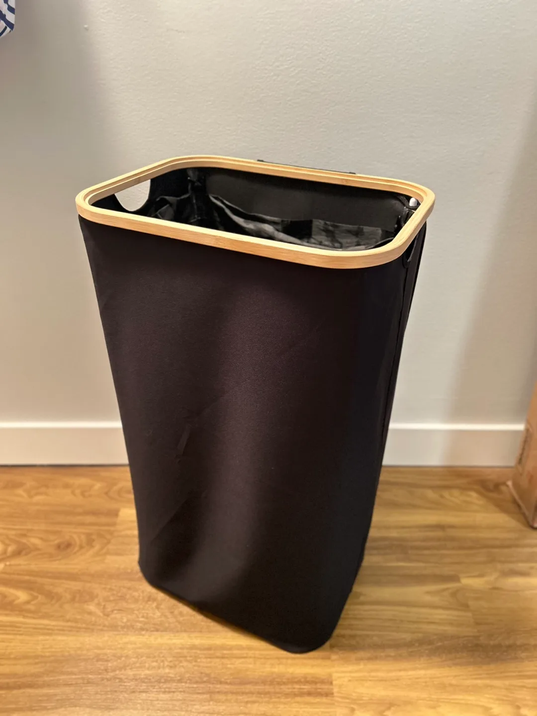Laundry hamper w/ lid and liners thumbnail