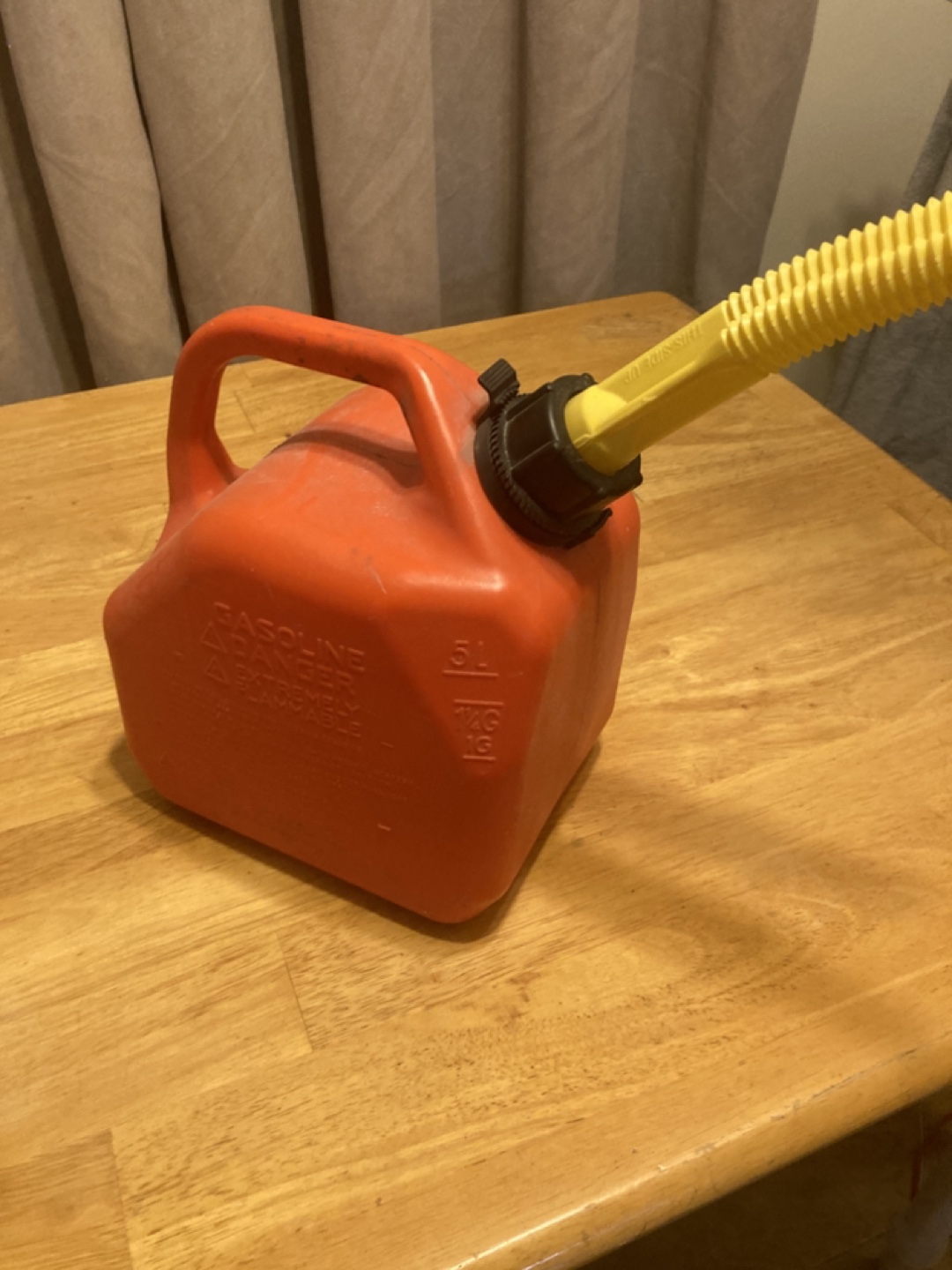 5L Red Plastic Gasoline Can - photo 3