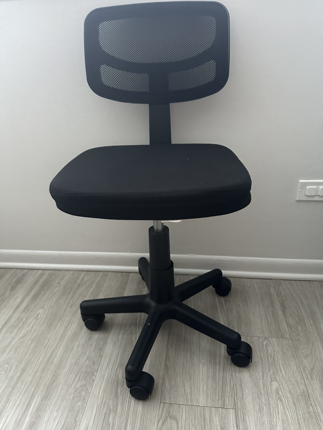 Black Mesh Office Chair - photo 2