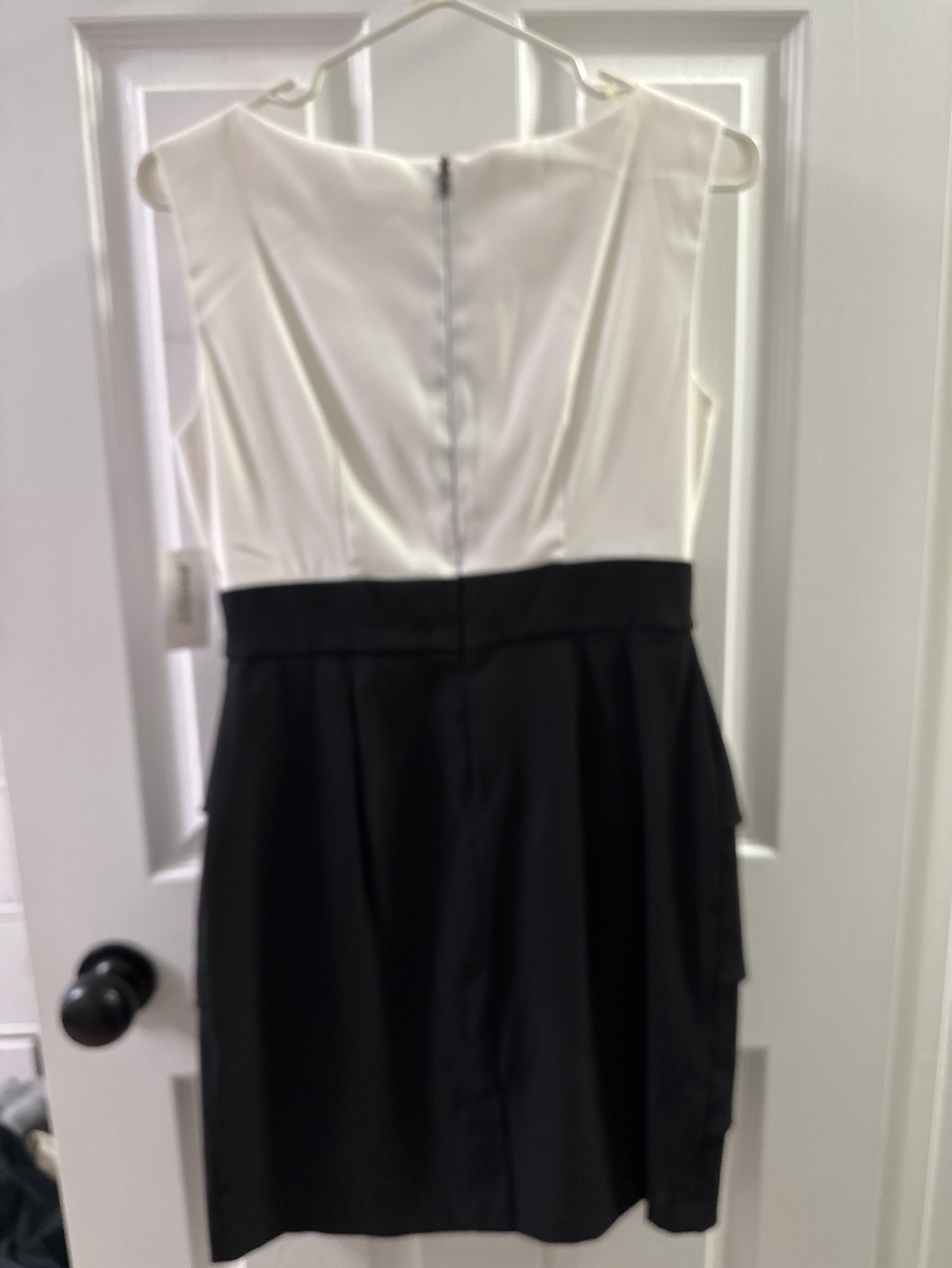 Sleeveless Two-Tone Dress - photo 2