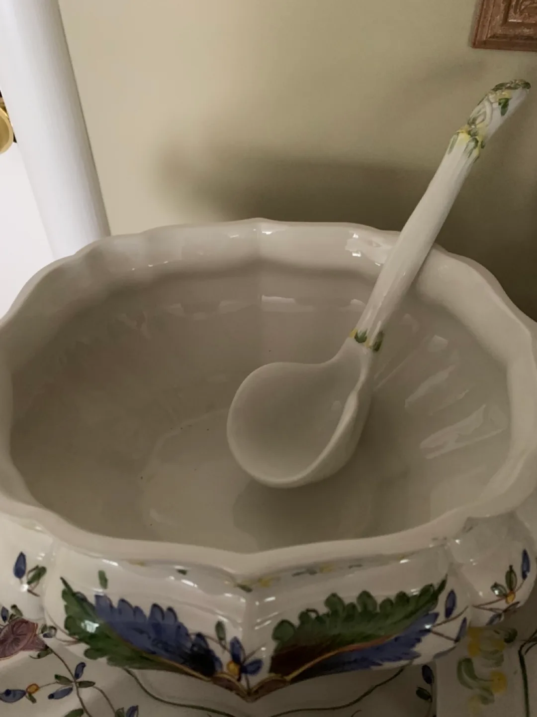 Vintage Floral Soup Tureen with Lid and Underplate image indicator(2)