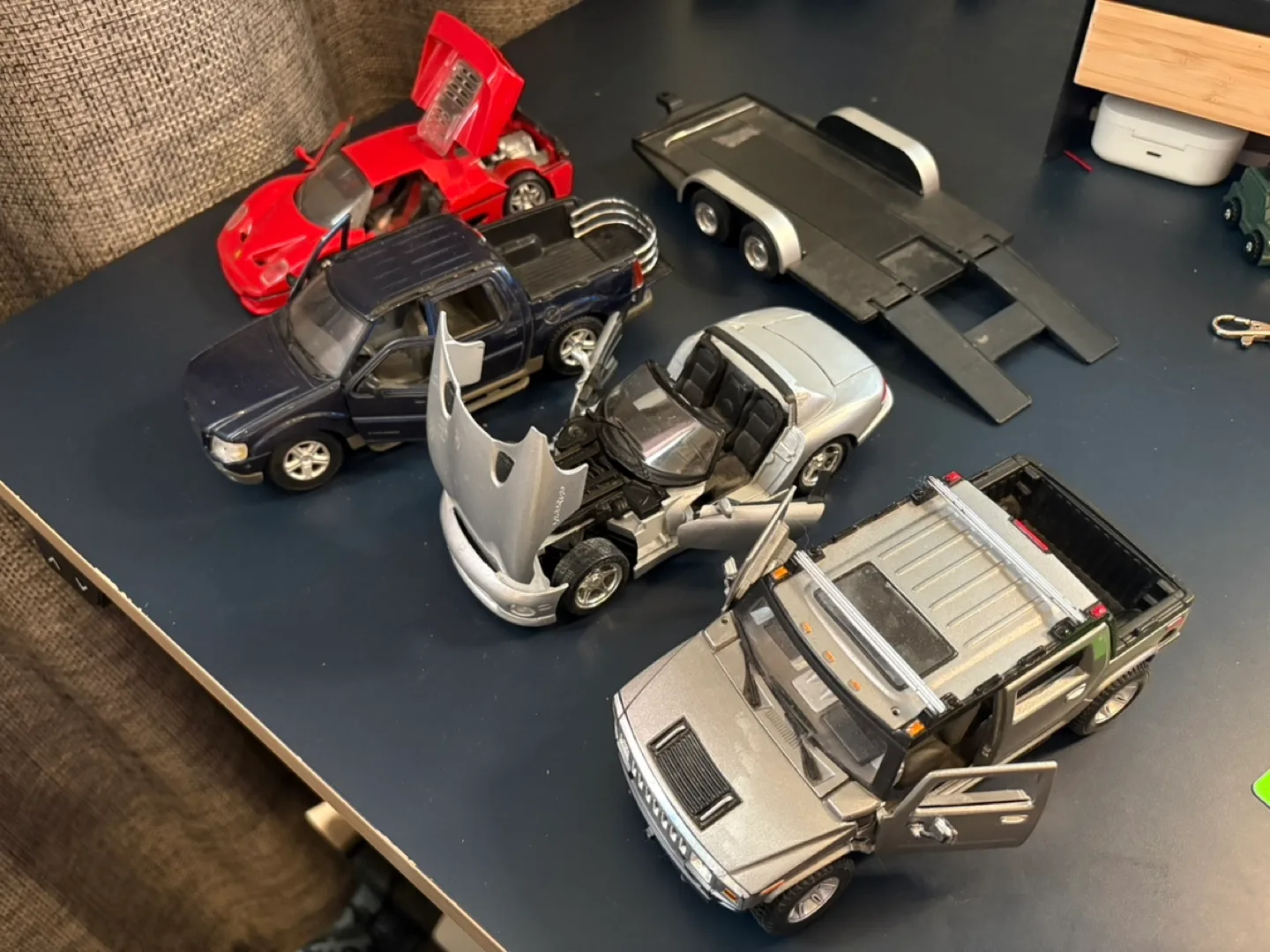 Lot of 4 Maisto 1:24 Diecast Model Cars + Trailer image indicator(2)