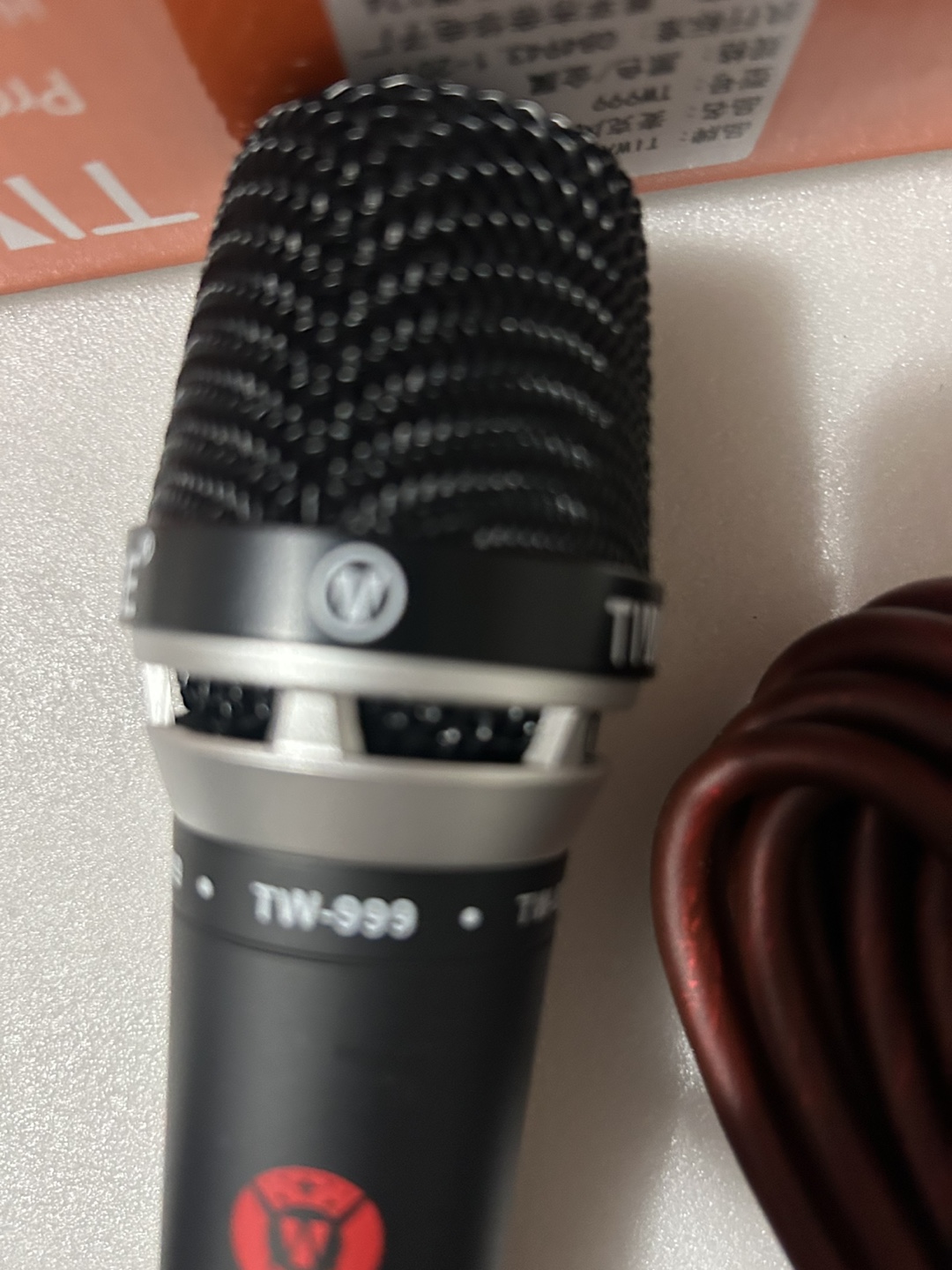 Professional Dynamic Microphone with Cable and Pop Filter - photo 3