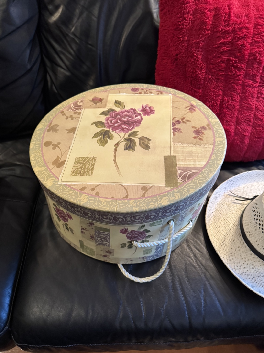 Once Upon a Rose. Vintage Floral Hat Box