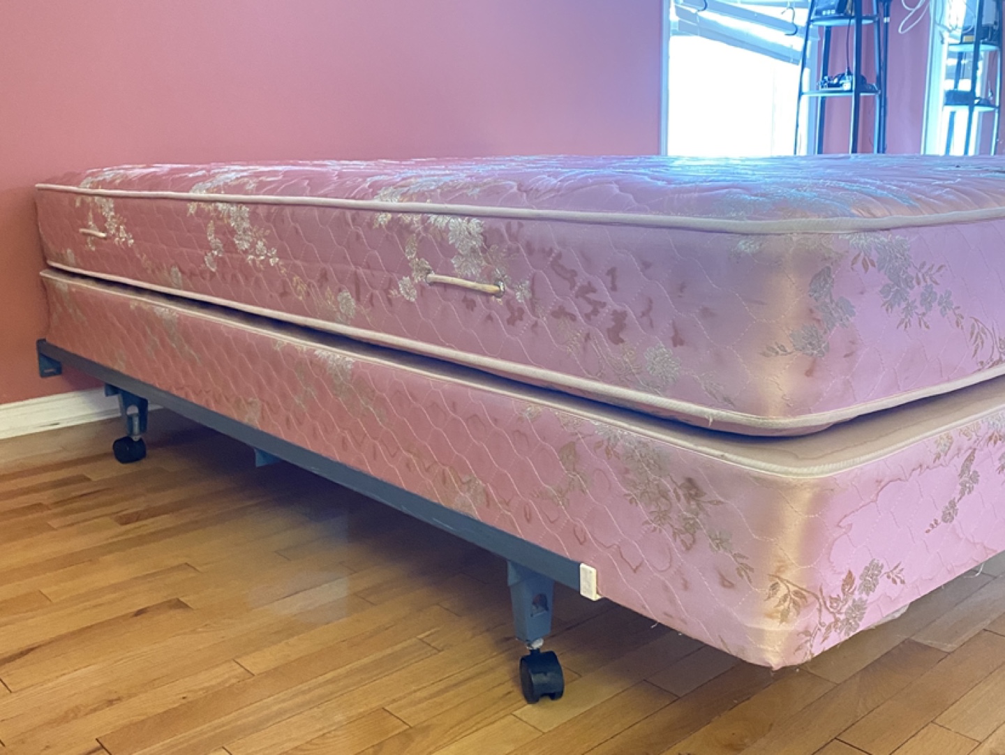 Queen Size Bed Set All Included (CAN DELIVER) - photo 3