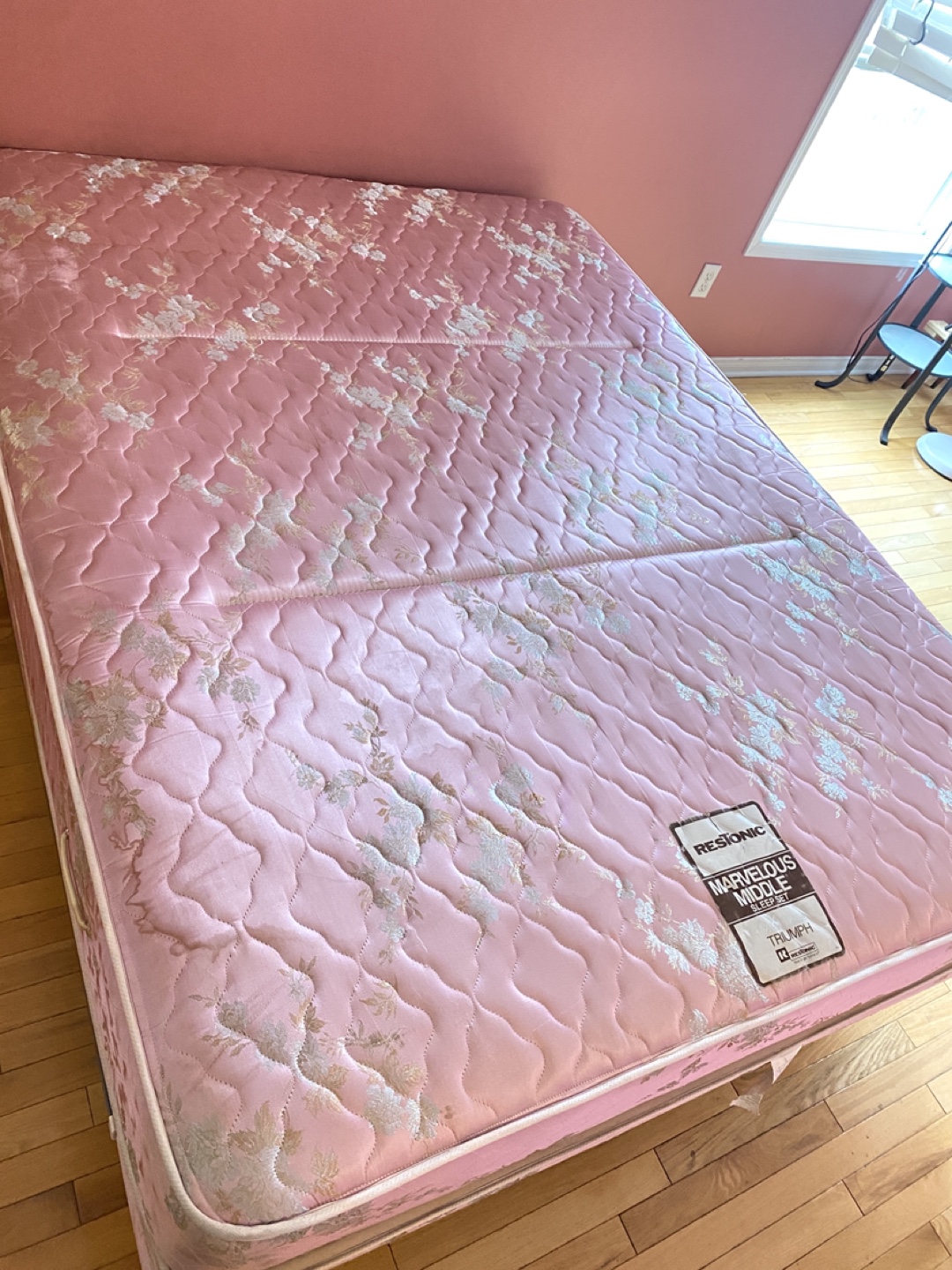 Queen Size Bed Set All Included (CAN DELIVER) - photo 2