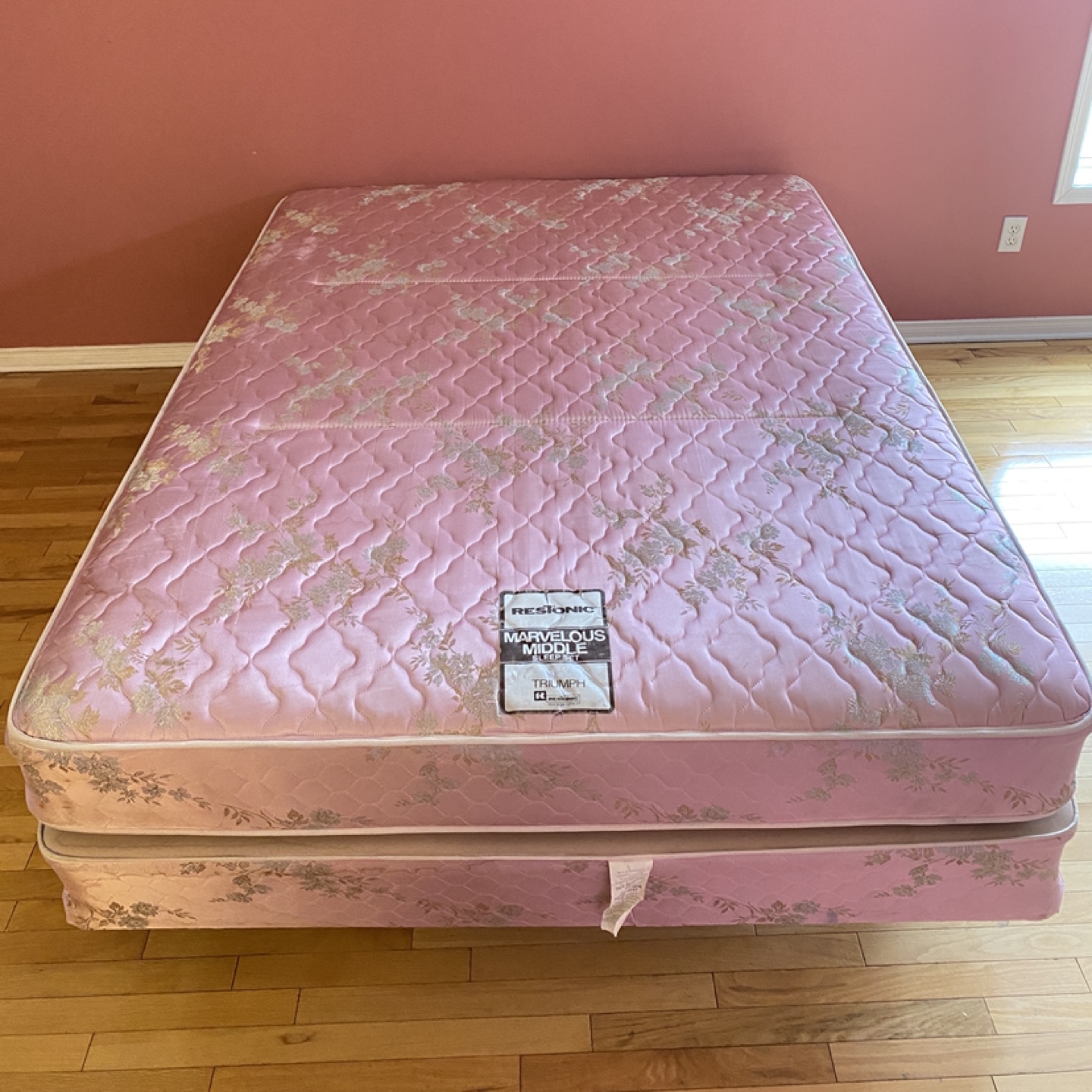 Queen Size Bed Set All Included (CAN DELIVER)