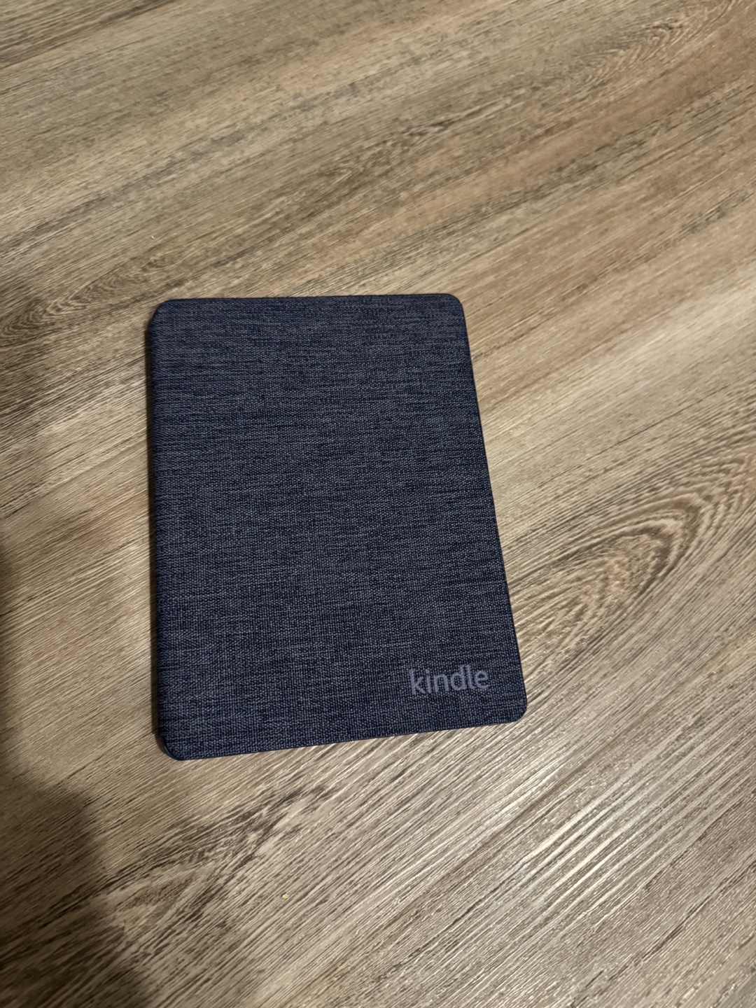 Kindle e-reader with case and cable - photo 3