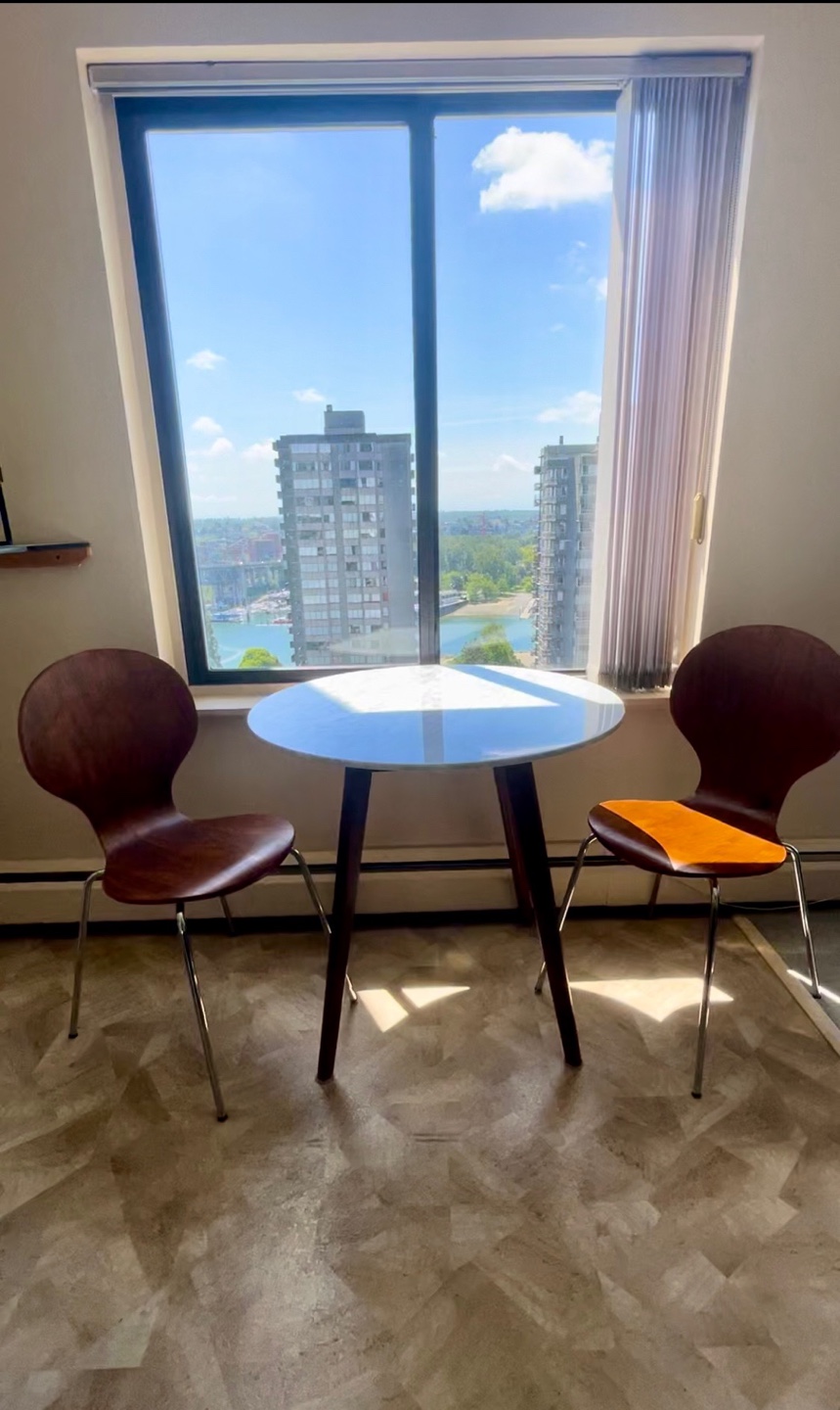 MCM style: Marble Table & 2 bent plywood ‘Peanut Chairs”