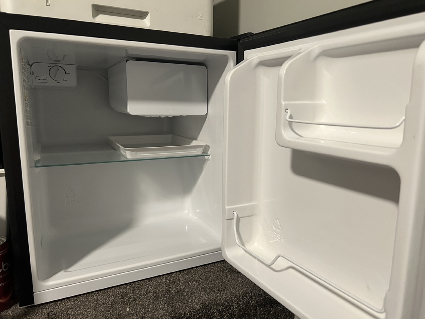 Hisense Mini Fridge - photo 2