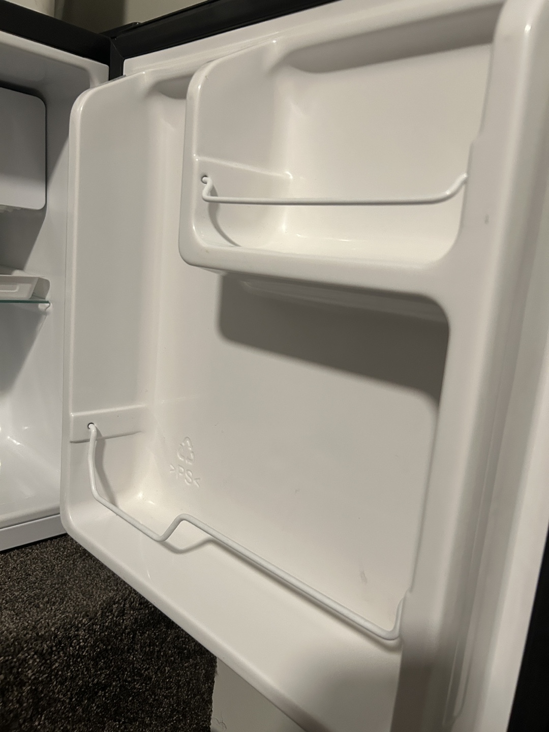Hisense Mini Fridge - photo 3