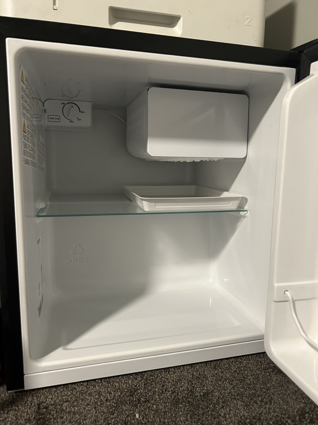 Hisense Mini Fridge - photo 4