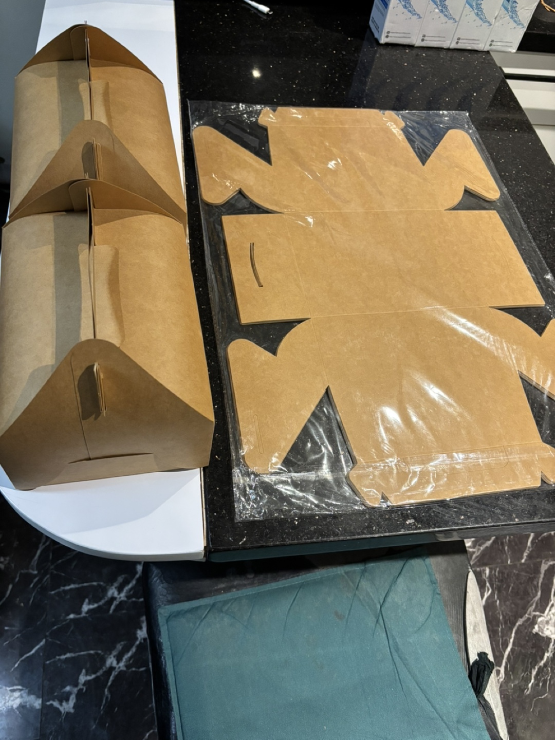 Brown cardboard for take out food containers. - photo 3