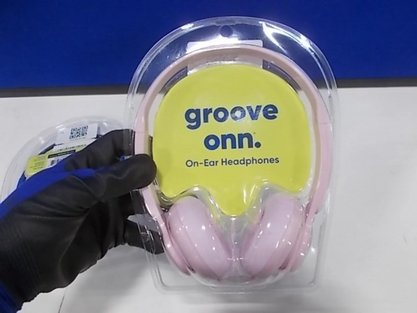 35 Onn. On-Ear Headphones - Pink & Blue (Case of 35 pieces) image indicator(4)