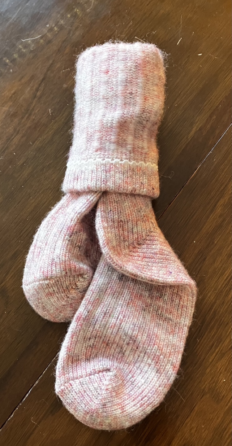 NWOT Womens pale pink fuzzy socks - photo 3