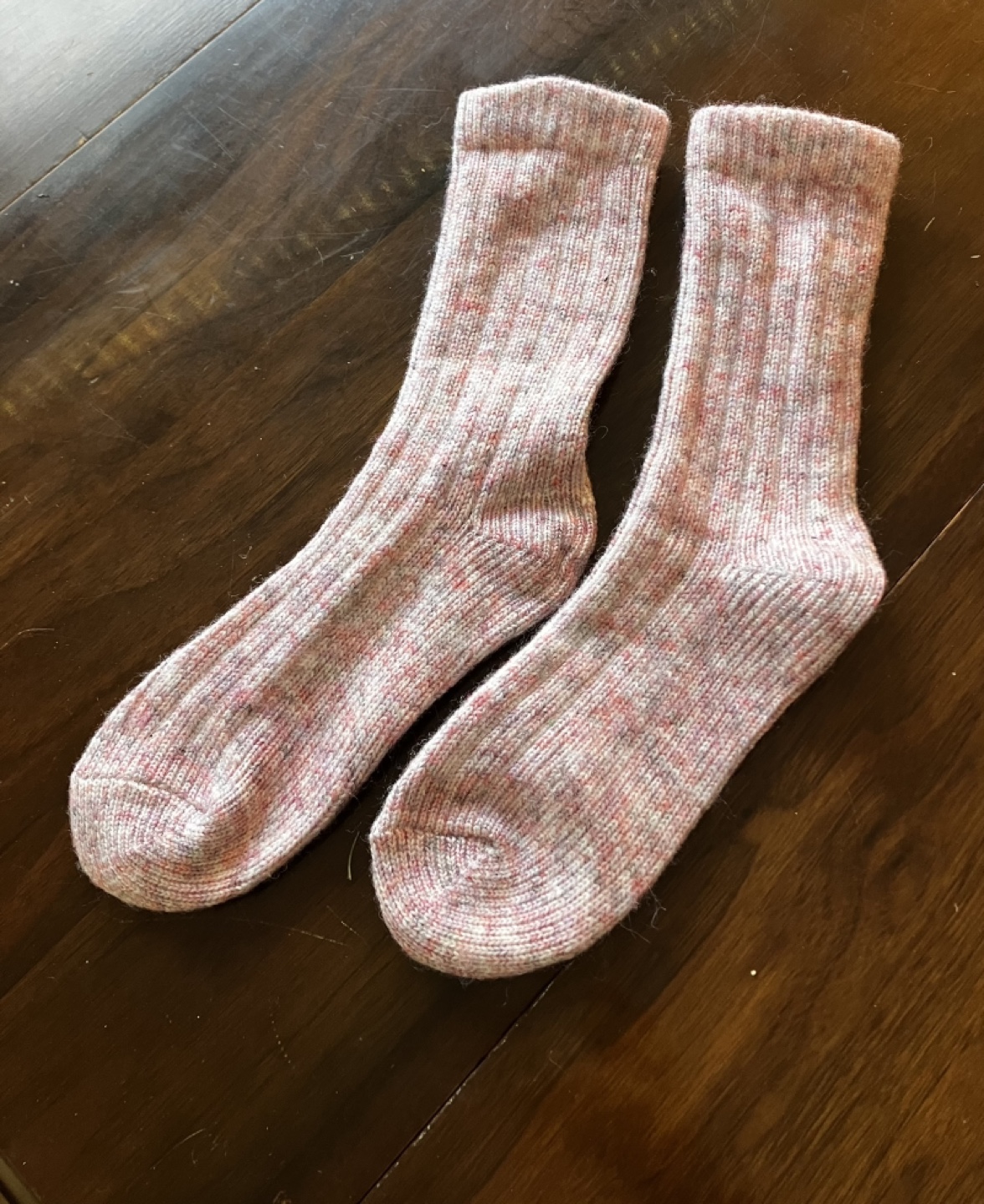 NWOT Womens pale pink fuzzy socks - photo 2