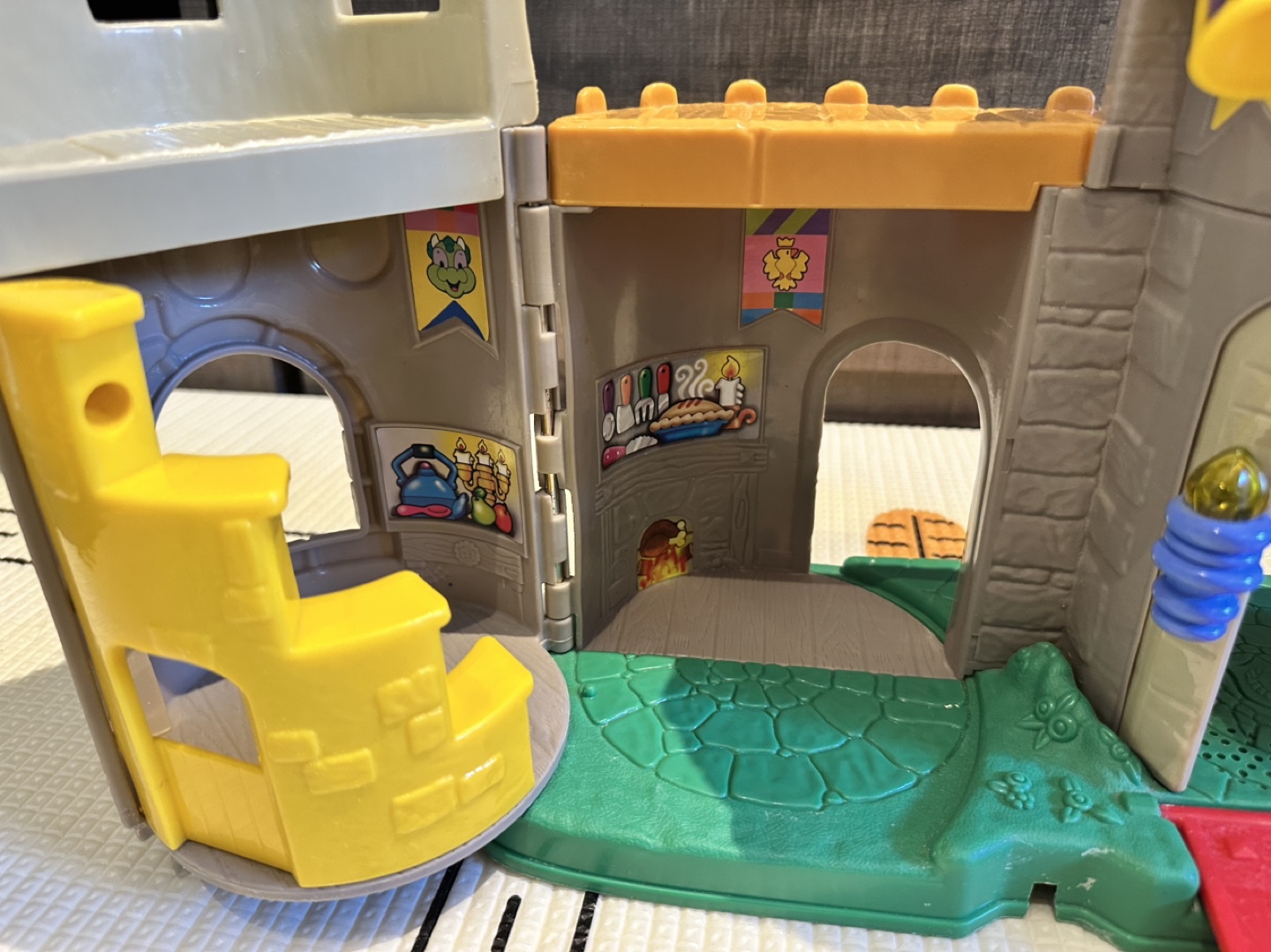 Fisher-Price Little People Royal Castle Playset - photo 4