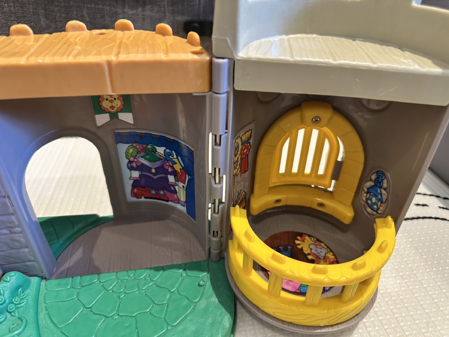Fisher-Price Little People Royal Castle Playset - photo 3