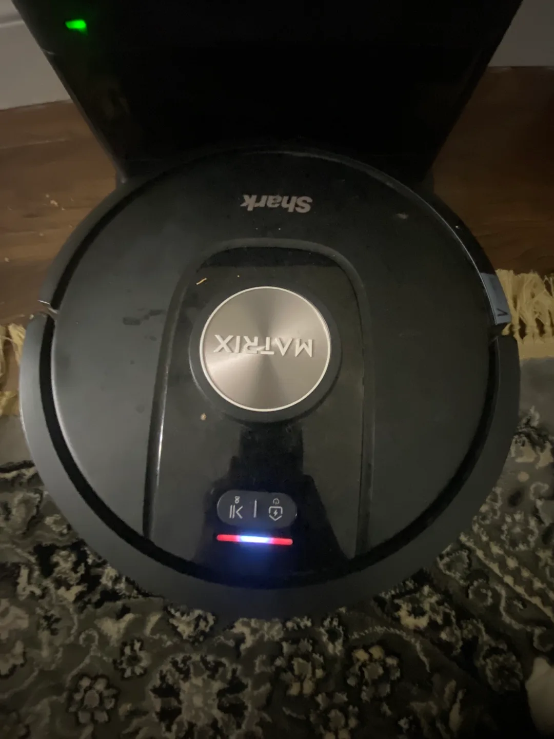 Shark IQ Robot Vacuum with Self-Emptying Base image indicator(2)