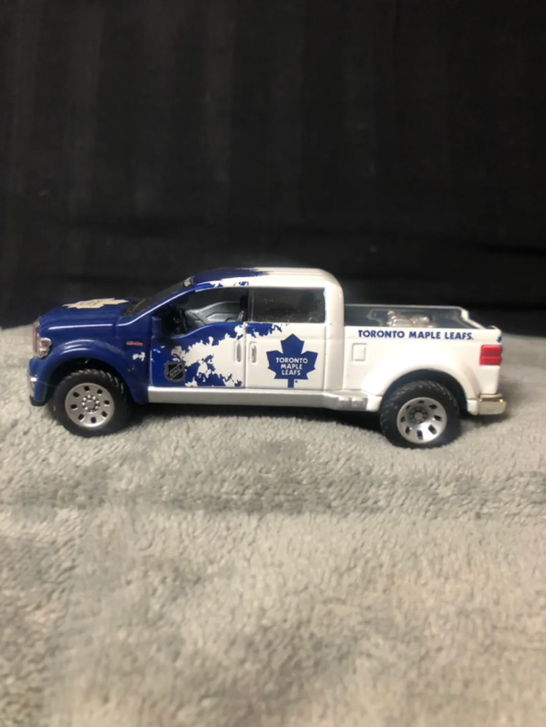 Toronto Maple Leafs Gift Bundle image indicator(6)