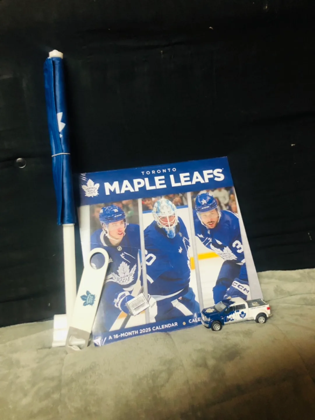 Toronto Maple Leafs Gift Bundle image indicator(9)