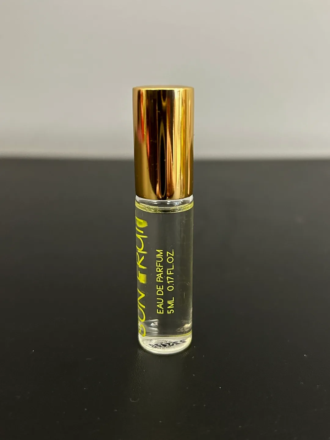 Ellis Brooklyn Sun Fruit Eau de Parfum Rollerball image indicator(4)