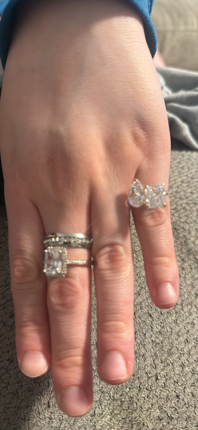 Stunning Two-Piece Cubic Zirconia Ring Set - photo 2