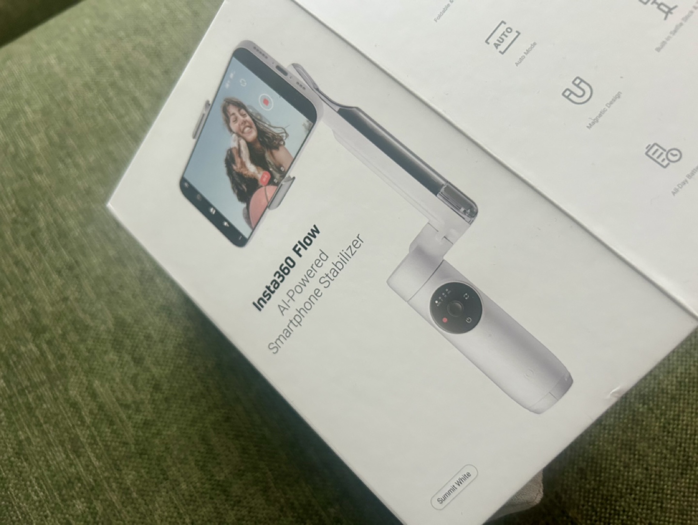 Insta360 Flow AI-Powered Smartphone Stabilizer - Summit White