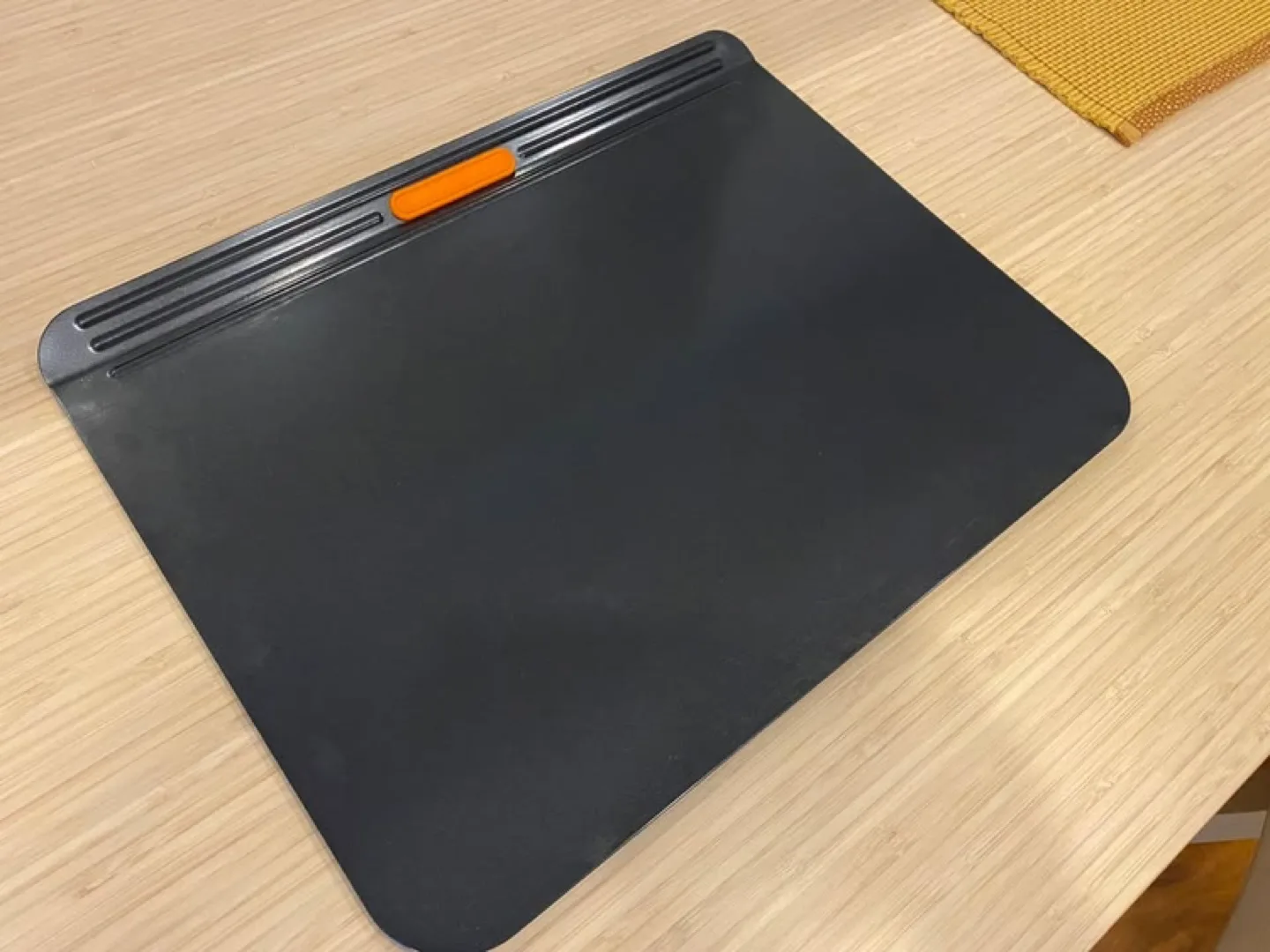 Le Creuset Insulated Metal Cookie Sheet image indicator(2)