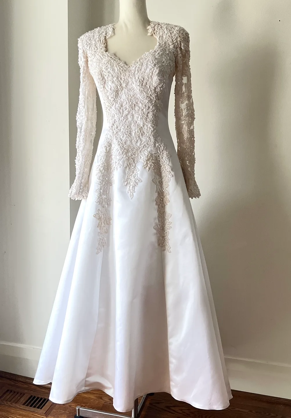 Elegant A-Line Wedding Gown image indicator(4)