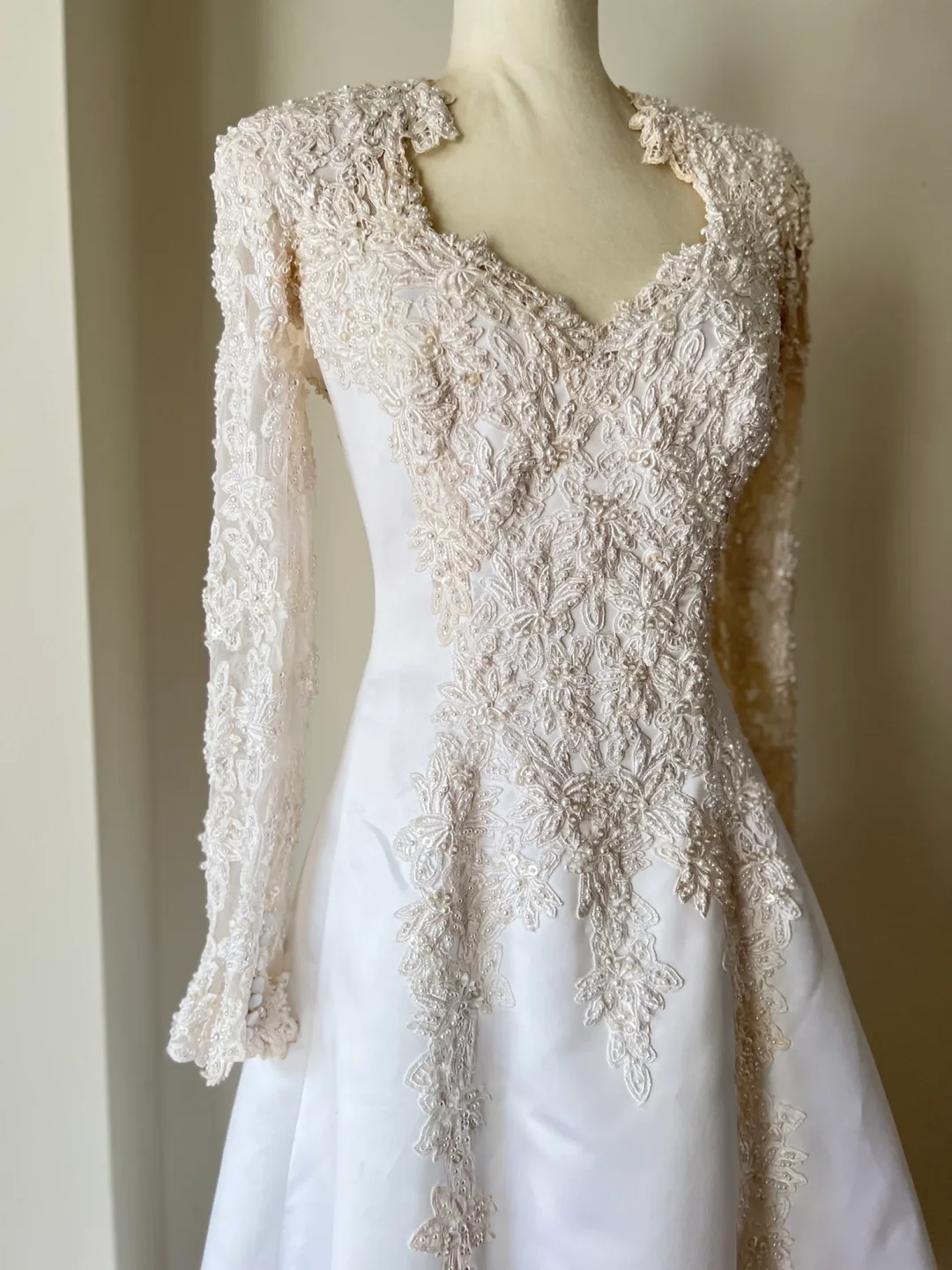 Elegant A-Line Wedding Gown image indicator(3)