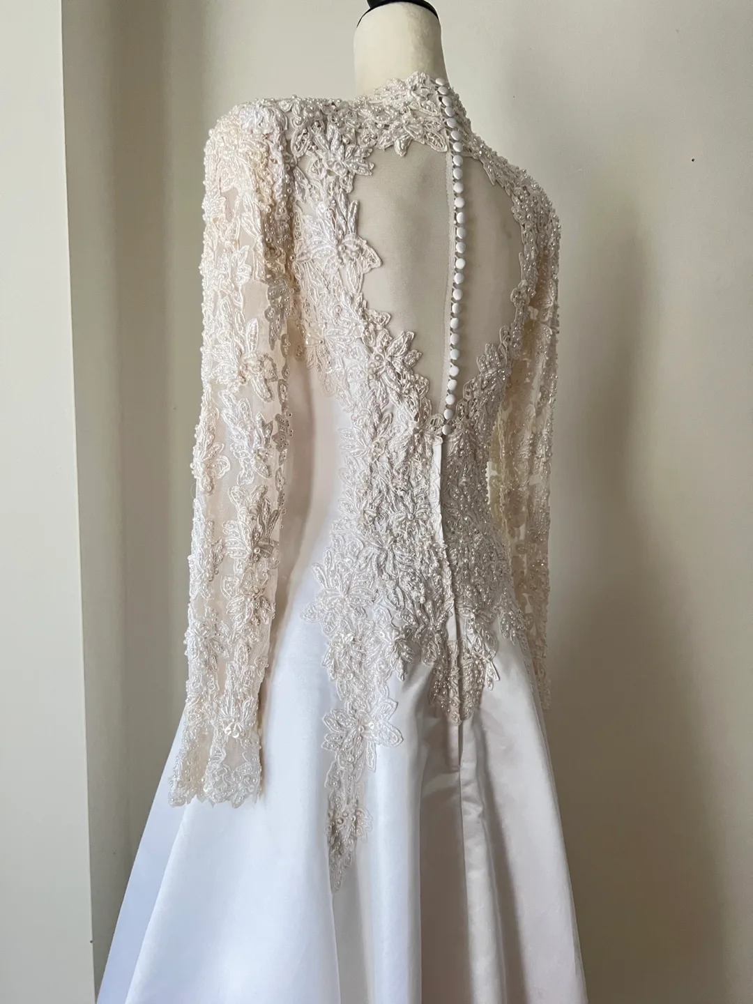 Elegant A-Line Wedding Gown image indicator(6)