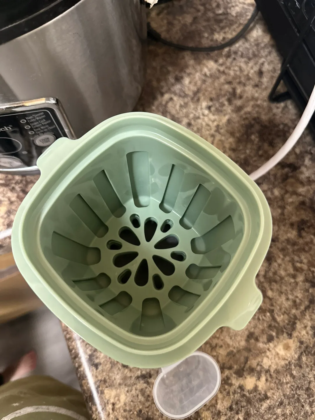 Momcozy Bottle Warmer and Sterilizer image indicator(2)