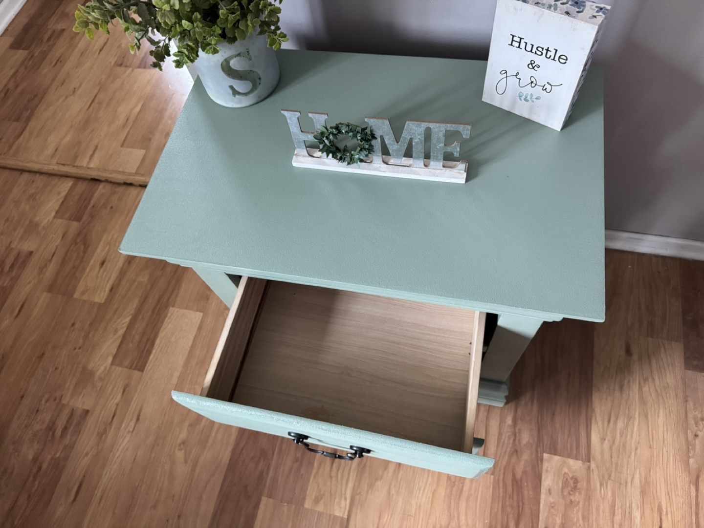 ✨1 Gorgeous solid wood nightstand✨ - photo 5