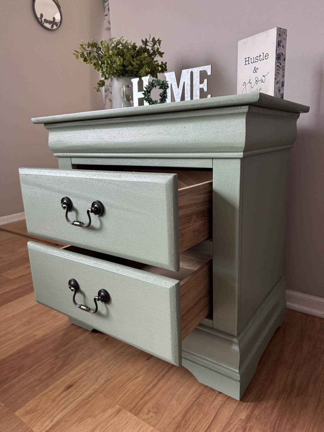 ✨1 Gorgeous solid wood nightstand✨ - photo 4