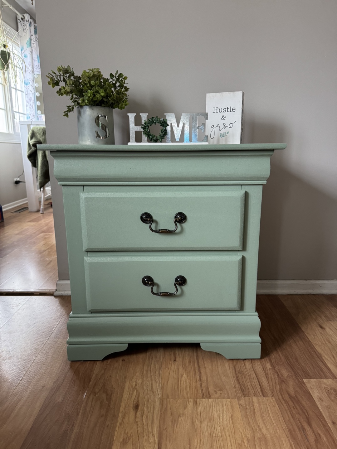 ✨1 Gorgeous solid wood nightstand✨