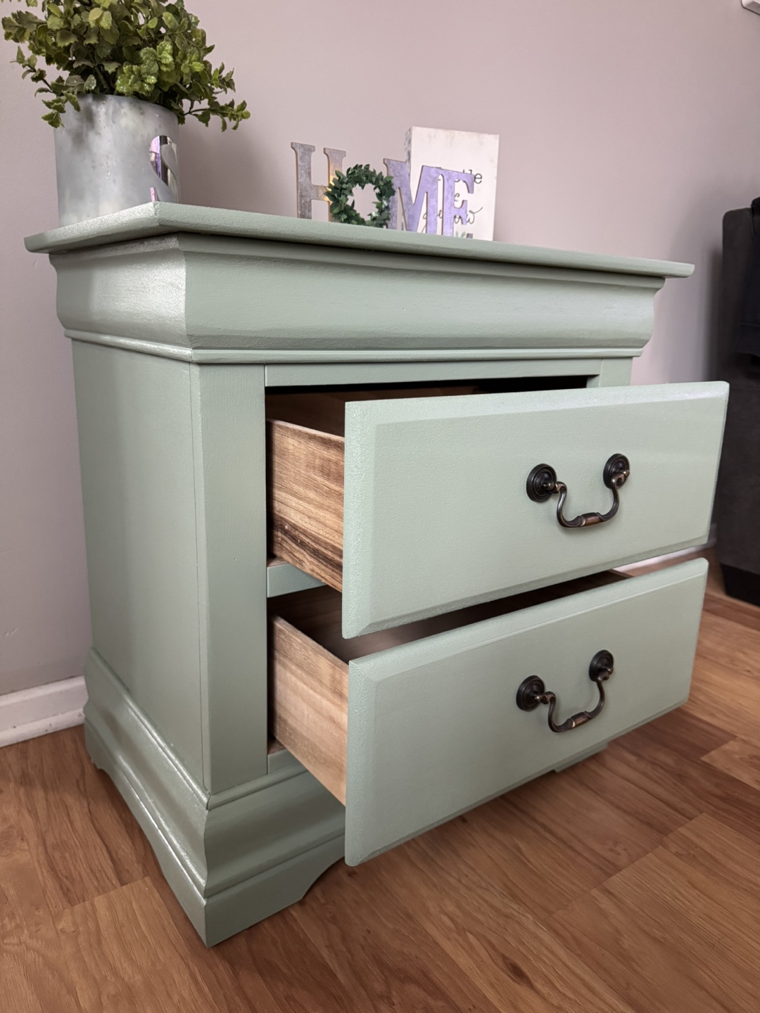 ✨1 Gorgeous solid wood nightstand✨ - photo 3