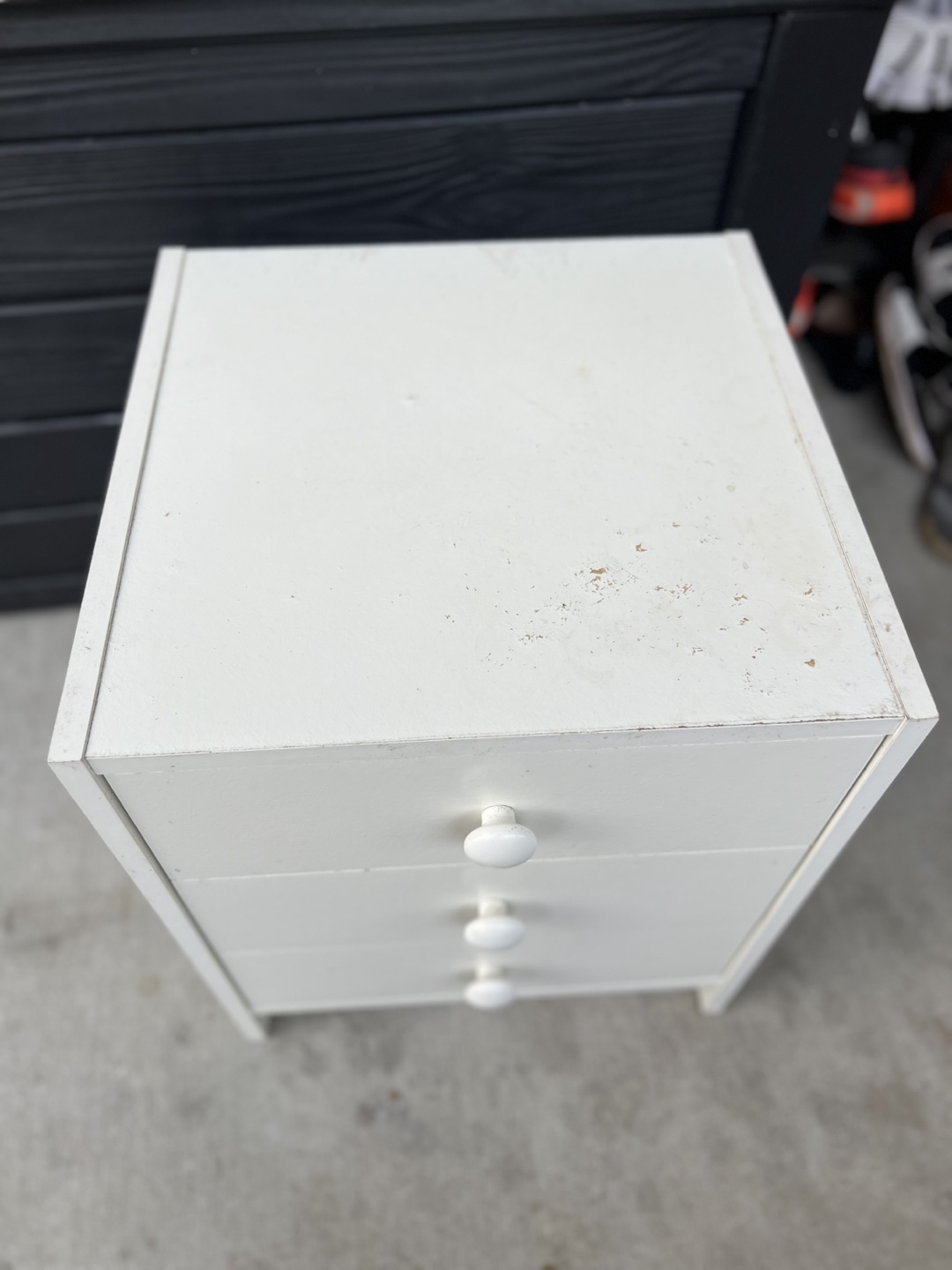 White Three-Drawer Nightstand - photo 3